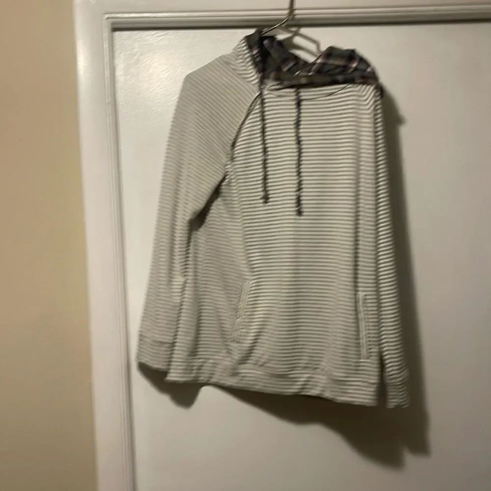 Maurices hoodie medium